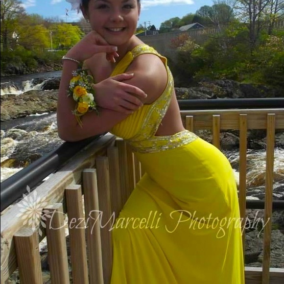 Yellow prom/pageant dress - Picture 3 of 4